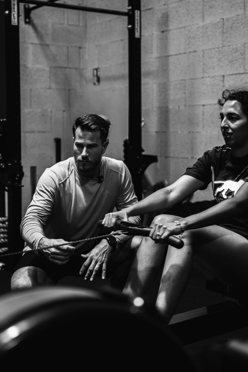 Séance de CrossFit en groupe à la box Fortime